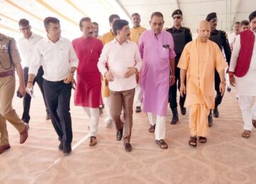 CM Yogi inspected the proposed public meeting place of the PM