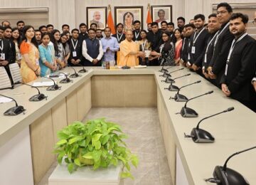 cm yogi met 45 trainee oficers