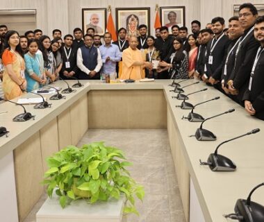 cm yogi met 45 trainee oficers