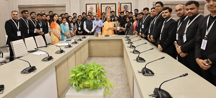 cm yogi met 45 trainee oficers