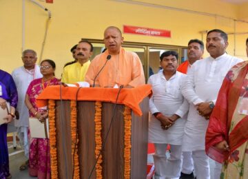 CM Yogi addressed the journalists in Chandauli