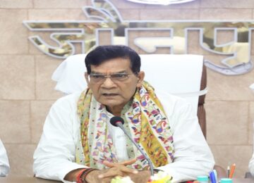 AK Sharma took stock of the flood situation in Jaunpur