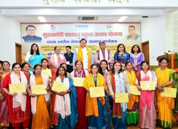 CM Dhami honored women self-help groups