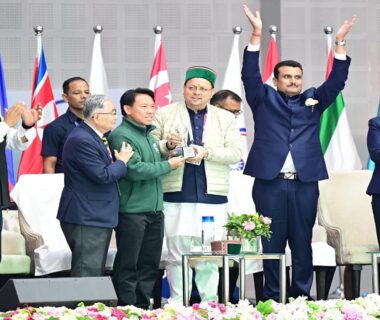 CM Dhami presented the Asian Open Short Track Speed ​​Skating Championship trophy to Thailand