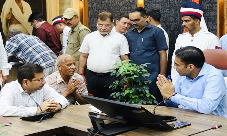 DM Savin Bansal
