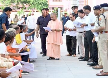 CM Yogi met people in Janta Darshan