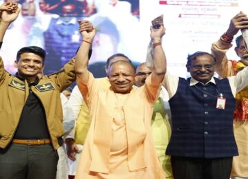 CM Yogi announced scholarship in the name of Group Captain