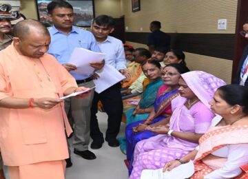 CM Yogi did 'Janta Darshan' in Kashi