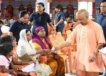 CM Yogi heard the problems of 200 people