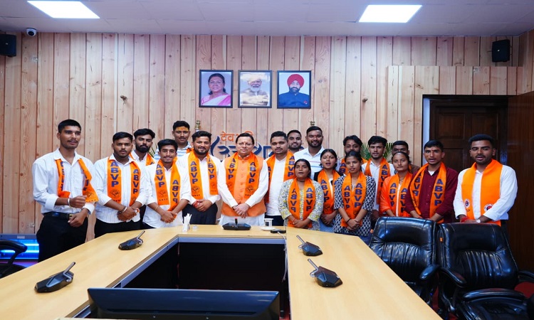 ABVP's winning candidates met CM Dhami