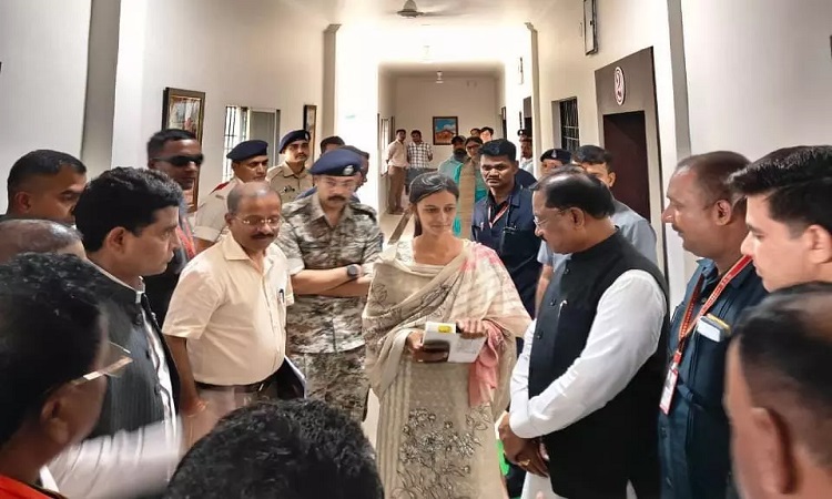 CM Vishnudev Sai met Poonam Patel