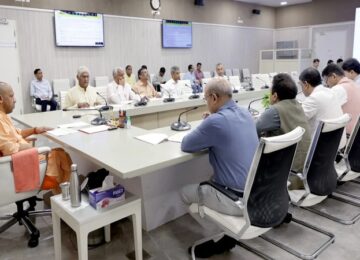 CM Yogi held a high-level meeting of the Industrial Development Department.