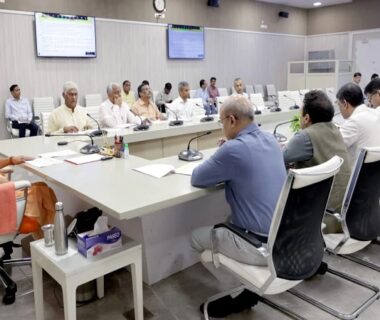 CM Yogi held a high-level meeting of the Industrial Development Department.