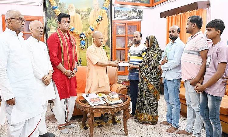 CM Yogi met Deepak's family