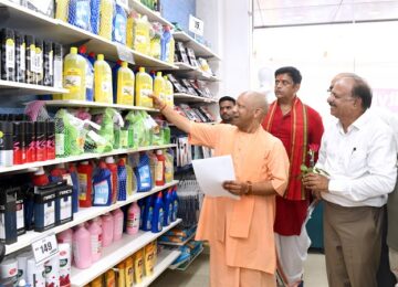 CM Yogi interacted with traders regarding GST reform.