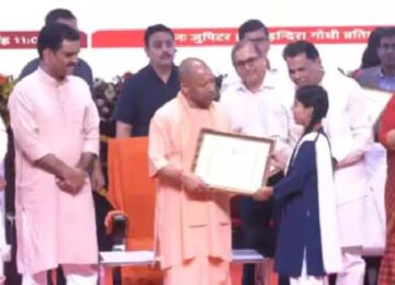 CM Yogi distributed scholarships to four lakh students.