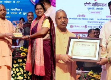 CM Yogi honored teachers who did excellent work