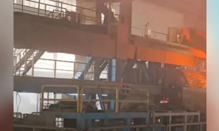 Steel plant roof collapses, 6 killed