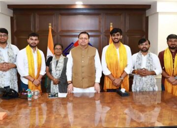 CM Dhami meets DUSU President and JNUSU Joint Secretary