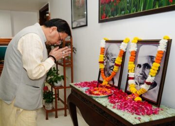 CM Dhami paid tribute to Mahatma Gandhi and Lal Bahadur Shastri