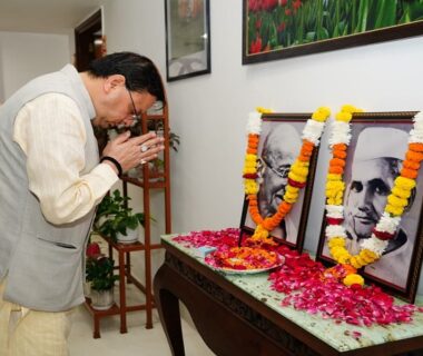 CM Dhami paid tribute to Mahatma Gandhi and Lal Bahadur Shastri