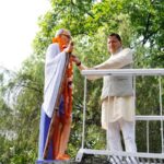 CM Dhami garlanded the statue of Mahatma Gandhi