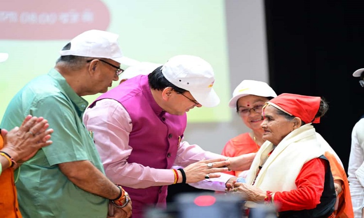 CM Dhami participated on the occasion of 'International Day of Older Persons'