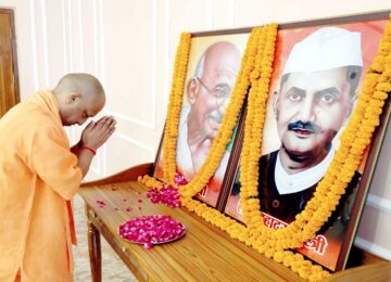 CM Yogi paid tribute to Mahatma Gandhi and Lal Bahadur Shastri.