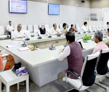 CM Yogi in the review meeting of Panchayati Raj Department
