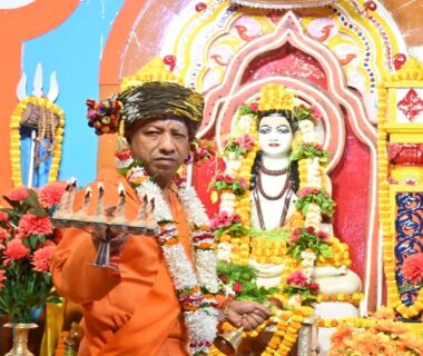 CM Yogi performed special worship of Mahayogi Gorakhnath.