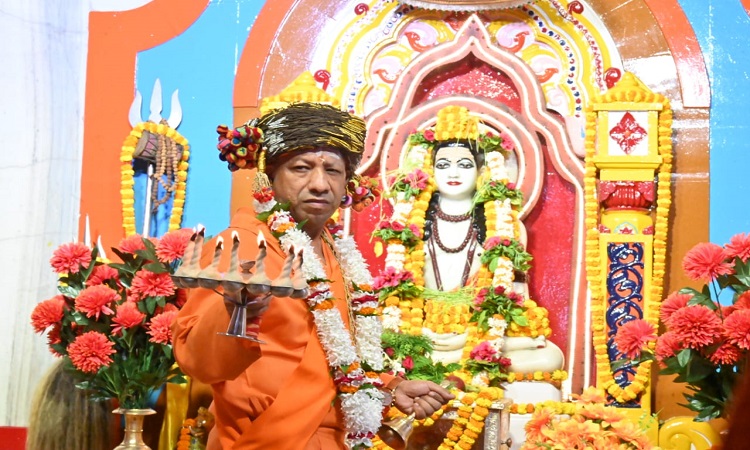 CM Yogi performed special worship of Mahayogi Gorakhnath.