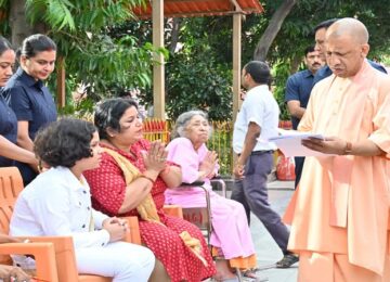CM Yogi listened to the problems of 200 people in Janta Darshan.