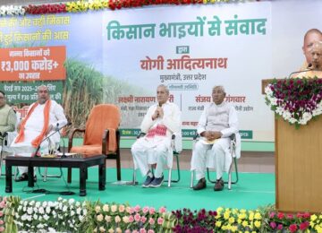 CM Yogi interacted with sugarcane farmers.