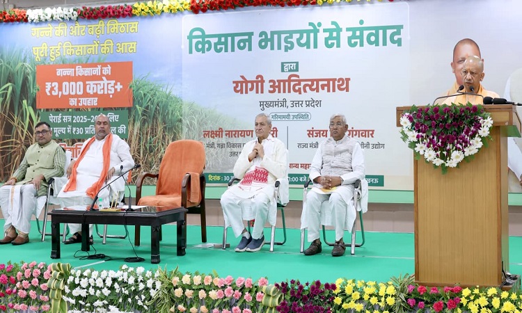 CM Yogi interacted with sugarcane farmers.