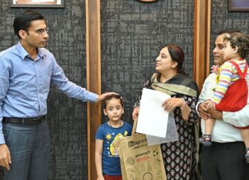 Teacher Kanika expressed her gratitude to DM Savin Bansal.
