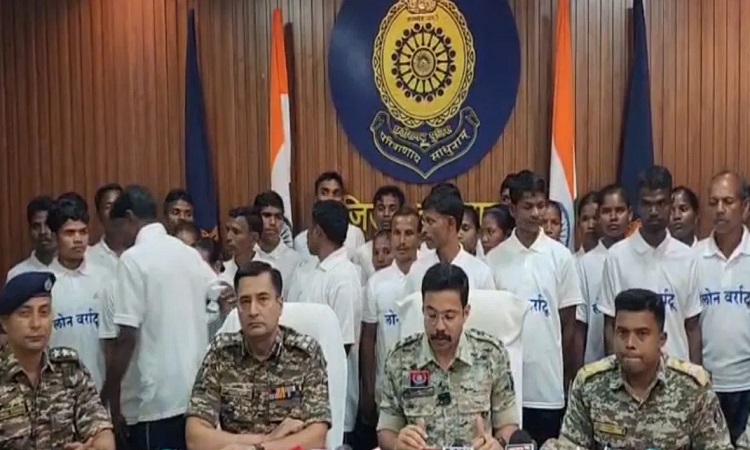 37 Naxalites surrender in Dantewada