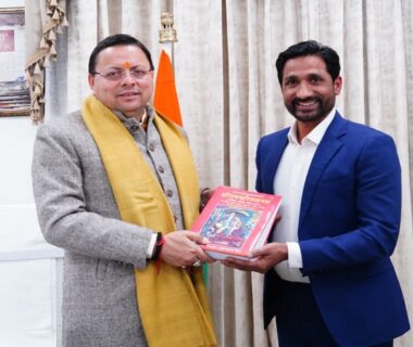 Actor Dev Raturi met CM Dhami
