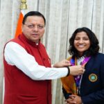 Female cricketer Sneh Rana met CM Dhami