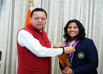 Female cricketer Sneh Rana met CM Dhami