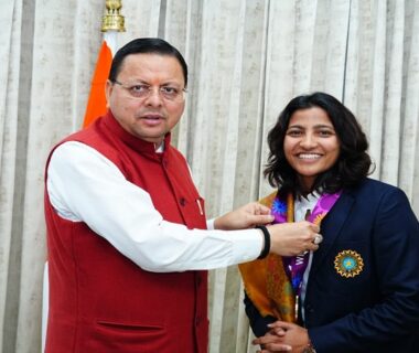 Female cricketer Sneh Rana met CM Dhami