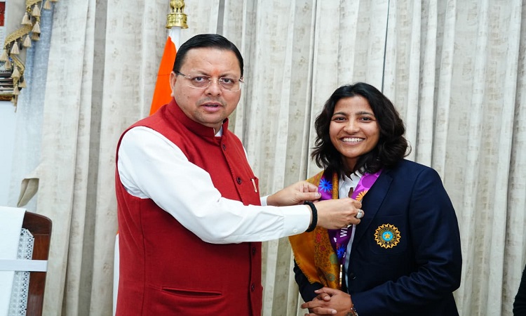 Female cricketer Sneh Rana met CM Dhami