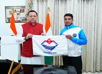 Mount Everest conqueror Sachin Kumar met CM Dhami
