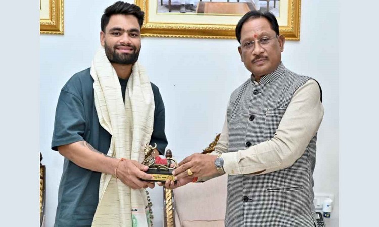 Cricketer Rinku Singh met CM Vishnu Dev Sai.