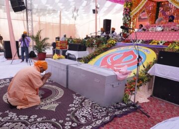 CM Yogi participated in the celebrations organized on the 556th Prakash Parv.