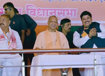CM Yogi addressed a public meeting in Wazirganj.