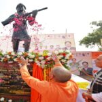 CM Yogi and Rajnath Singh unveiled the statue of warrior Uda Devi Pasi.