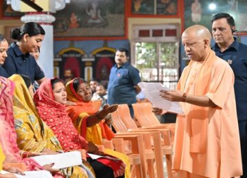CM Yogi addresses grievances of 200 people at Janata Darshan