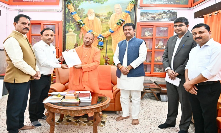 CM Yogi filled the form for SIR process