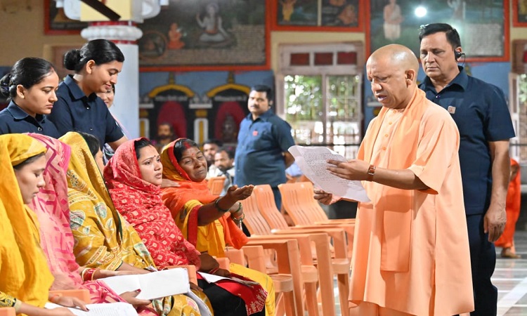 CM Yogi addresses grievances of 200 people at Janata Darshan