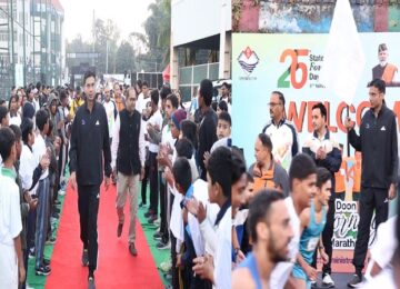 Savin Bansal flagged off the Doon Marathon